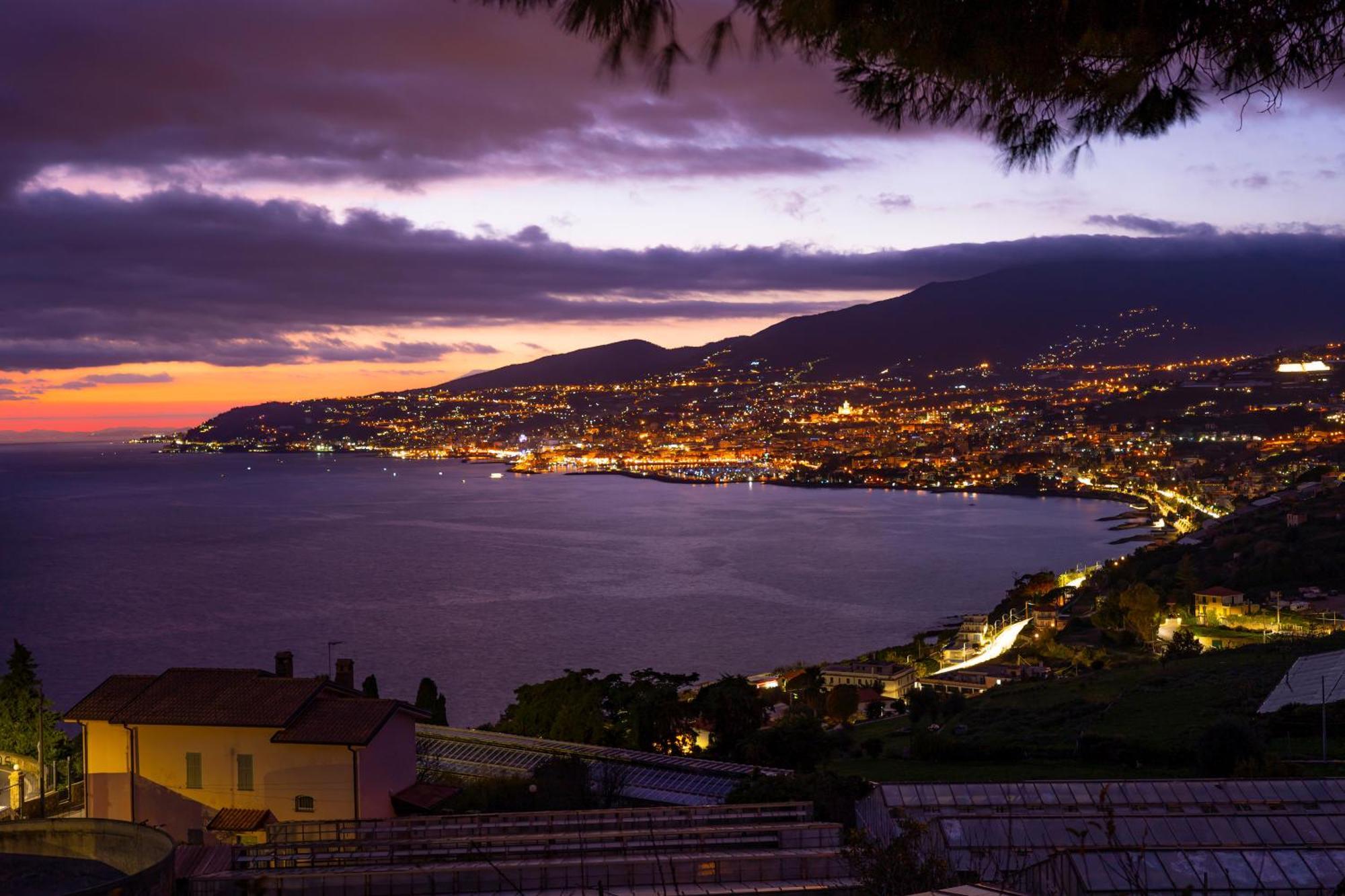 Casa Emma With Sea Glimpse - Happy Rentals Sanremo Eksteriør billede