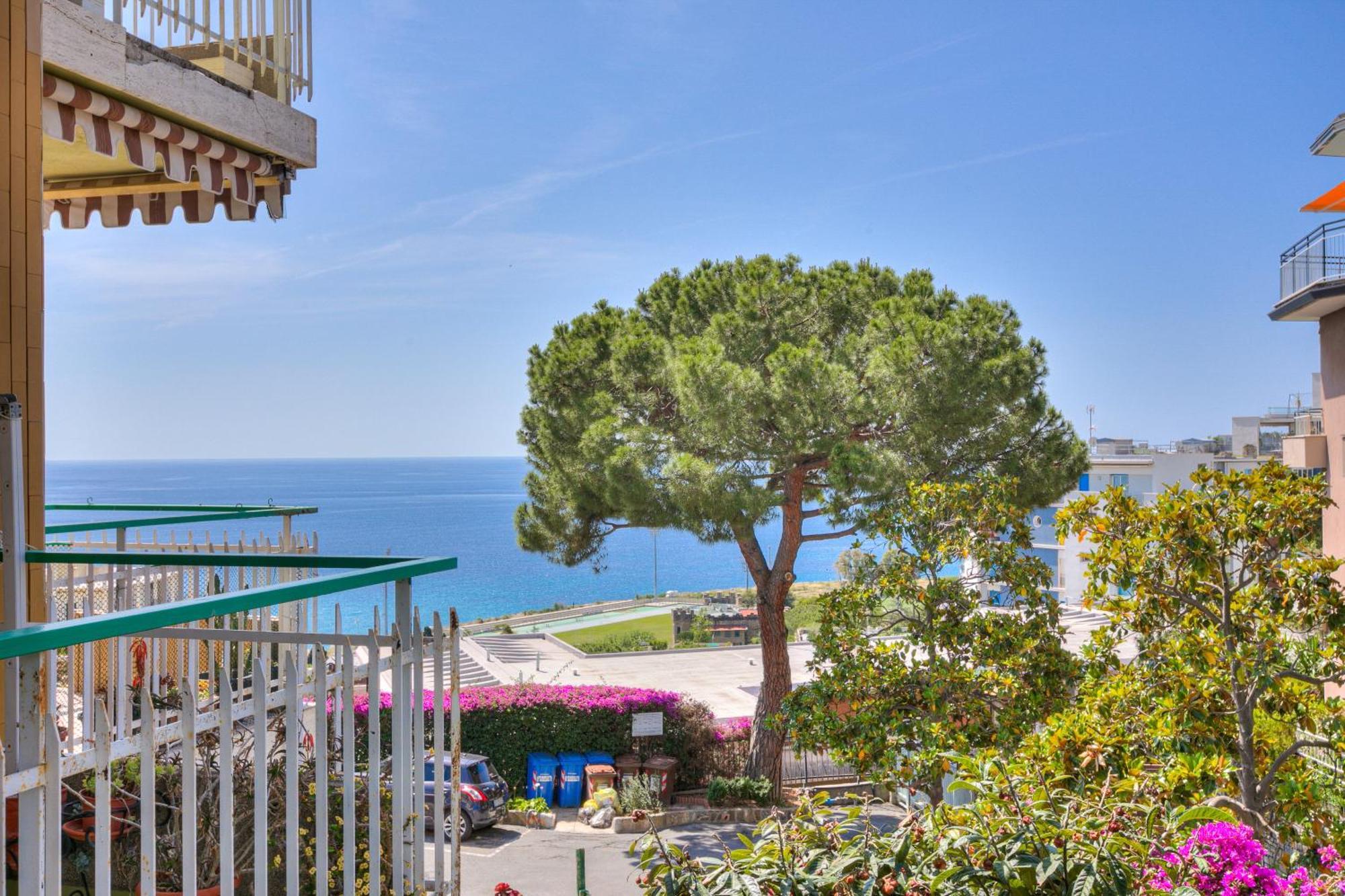 Casa Emma With Sea Glimpse - Happy Rentals Sanremo Eksteriør billede